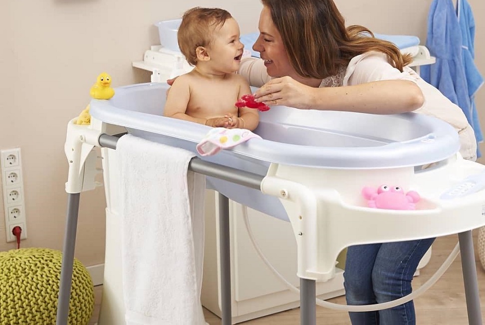 میتوانید یک وان حمام نوزاد ایستاده بخرید.