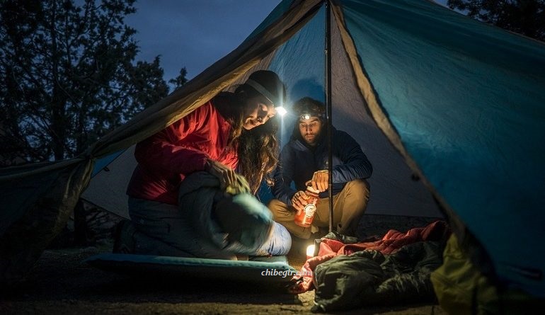 هدلایت چیست؟ راهنمای خرید 15 مدل چراغ پیشانی کوهنوردی باکیفیت
