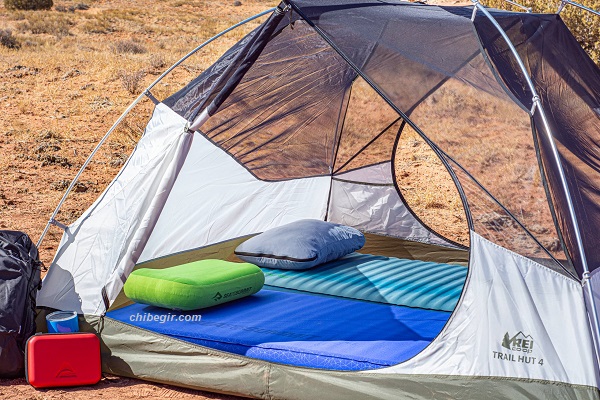 تشک بادی چیست؟ بهترین راهنمای خرید انواع تشک بادی